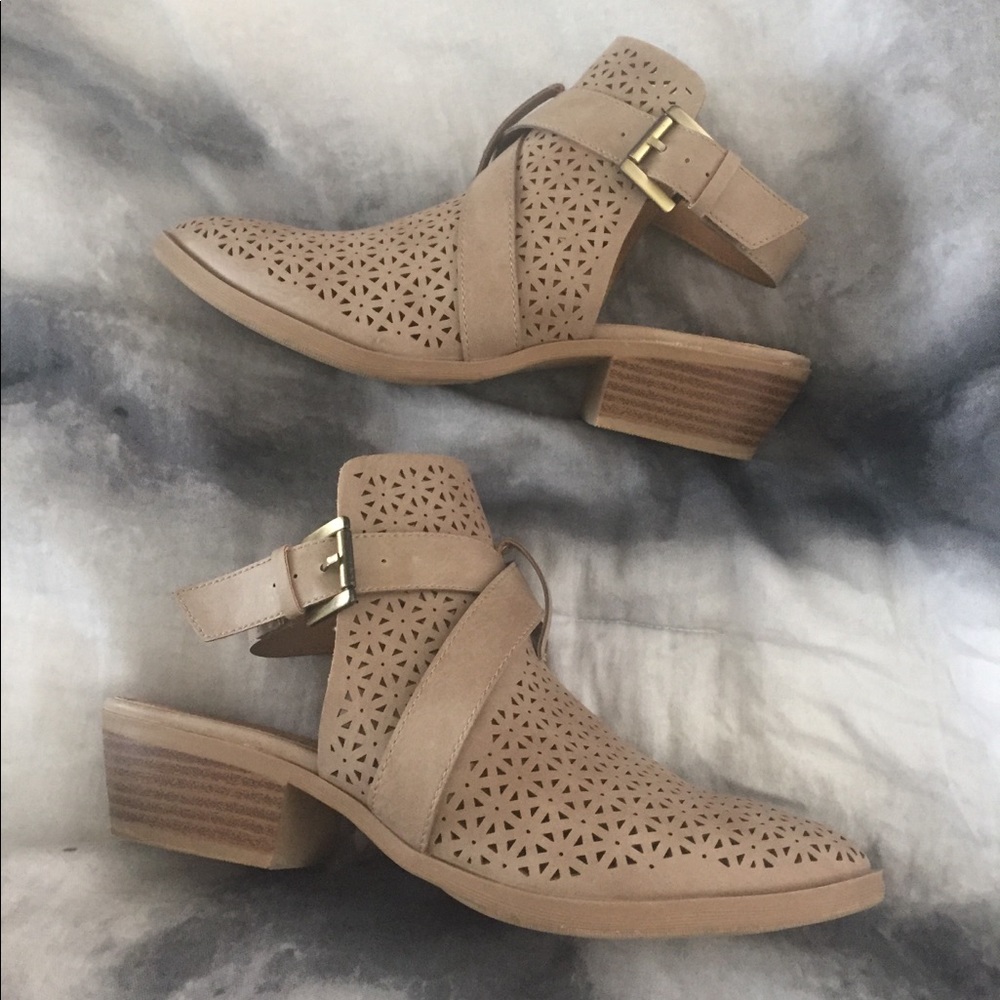 Report booties